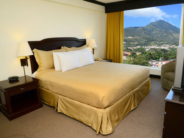 Imagen de la habitación del Hotel Plaza Hotel and Suites. Foto 4