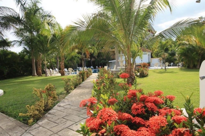 Imagen de los exteriores del Hotel Plaza Huatulco. Foto 11