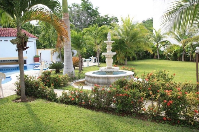 Imagen de los exteriores del Hotel Plaza Huatulco. Foto 12