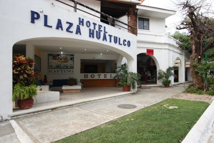 Imagen de la piscina del Hotel Plaza Huatulco. Foto 13