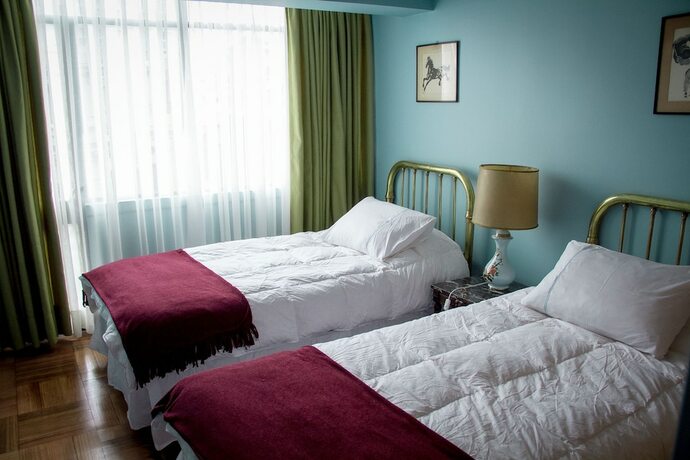 Imagen de la habitación del Hotel Plaza Huelen. Foto 13