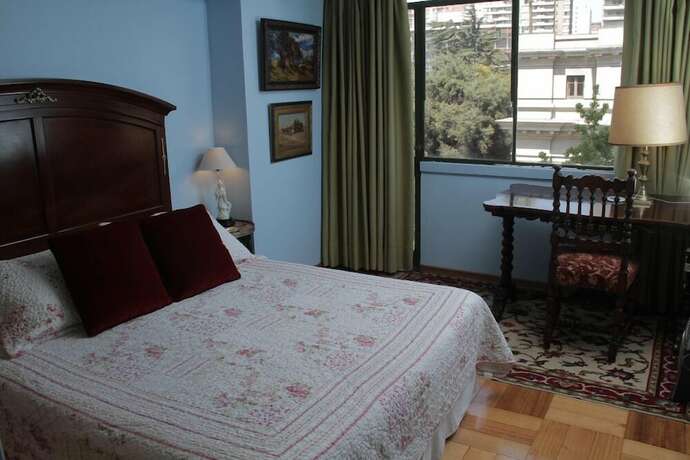 Imagen de la habitación del Hotel Plaza Huelen. Foto 15