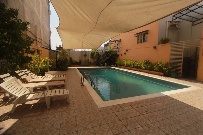 Imagen de la piscina del Hotel Plaza Independencia. Foto 15