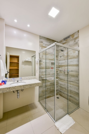 Imagen de la habitación del Hotel Plaza Inn Augustus. Foto 6