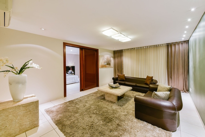 Imagen de la habitación del Hotel Plaza Inn Augustus. Foto 12