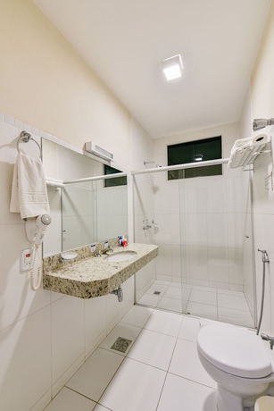 Imagen de la habitación del Hotel Plaza Inn Augustus. Foto 13