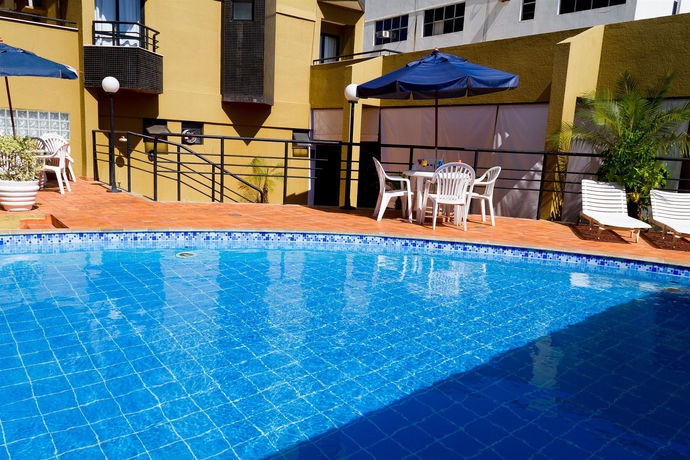 Imagen de la piscina del Hotel Plaza Inn Executive. Foto 14