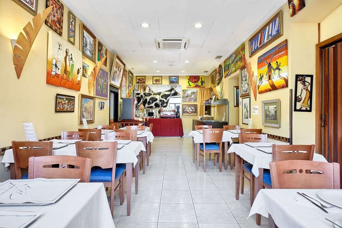 Imagen del bar/restaurante del Hotel Plaza Inn, Figueres. Foto 1