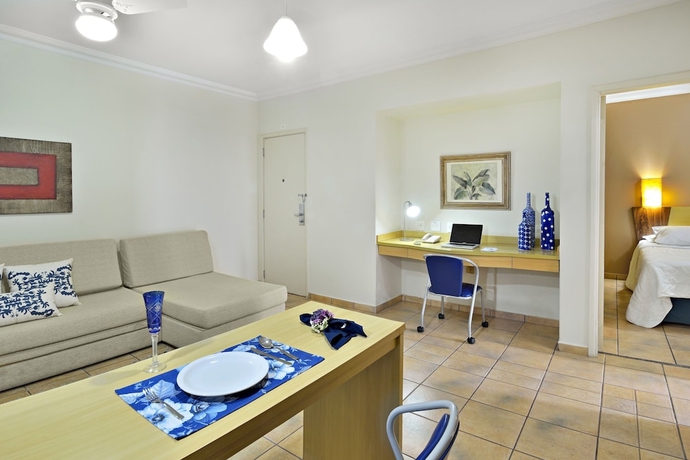 Imagen de la habitación del Hotel Plaza Inn Flat Arax&aacute;. Foto 3