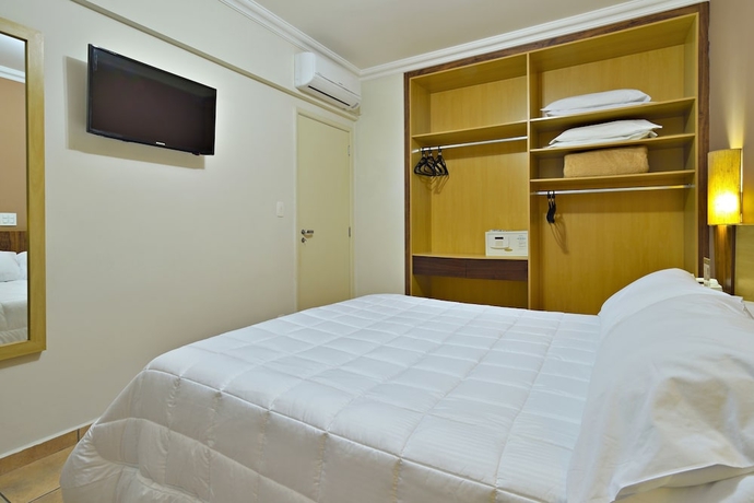 Imagen de la habitación del Hotel Plaza Inn Flat Arax&aacute;. Foto 5