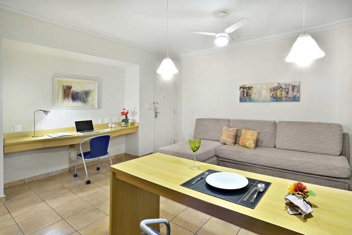 Imagen de la habitación del Hotel Plaza Inn Flat Arax&aacute;. Foto 6