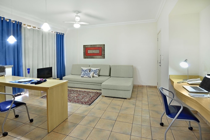 Imagen de la habitación del Hotel Plaza Inn Flat Arax&aacute;. Foto 10