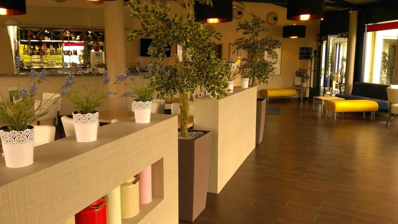 Imagen del bar/restaurante del Hotel Plaza Inn Ludwigsfelde Berlin Süd. Foto 6