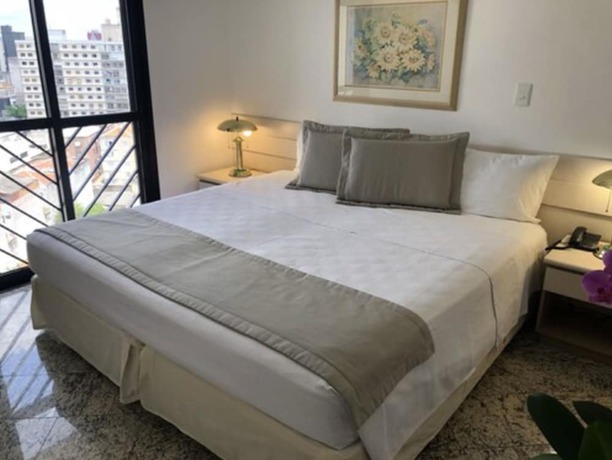 Imagen de la habitación del Hotel Plaza Inn Small Town Flat. Foto 4