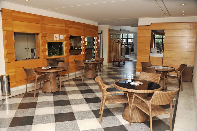 Imagen de los interiores del Hotel Plaza Inn Small Town Flat. Foto 17