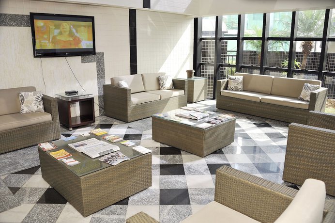 Imagen de los interiores del Hotel Plaza Inn Small Town Flat. Foto 18