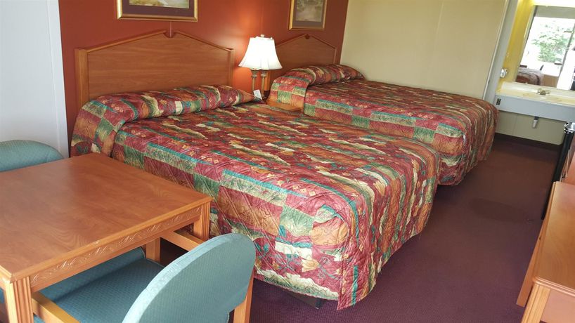 Imagen de los exteriores del Hotel Plaza Inn Springfield. Foto 13