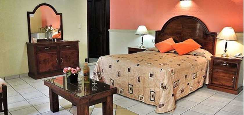 Imagen de la habitación del Hotel Plaza Jard&iacute;n. Foto 2