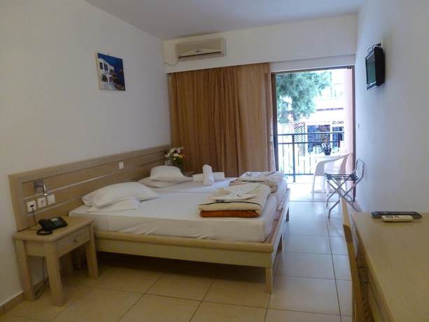 Imagen de la habitación del Hotel Plaza, K&aacute;limnos. Foto 4