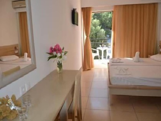 Imagen de la habitación del Hotel Plaza, K&aacute;limnos. Foto 12