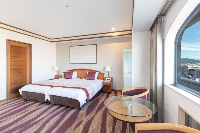 Imagen de la habitación del Hotel Plaza Kobe. Foto 5