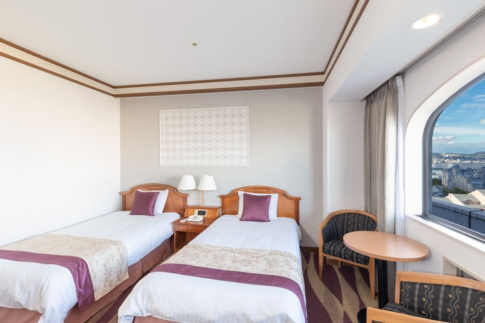 Imagen de la habitación del Hotel Plaza Kobe. Foto 15