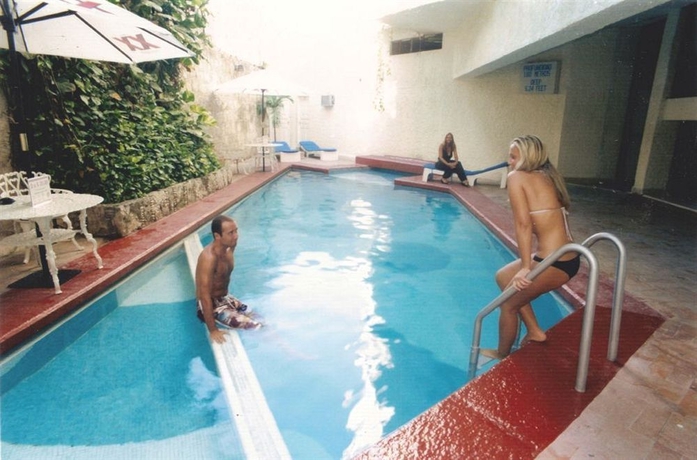 Imagen de la piscina del Hotel Plaza Kokai Cancún. Foto 4