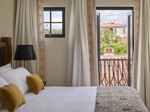 Imagen de la habitación del Hotel Plaza La Reina. Foto 5