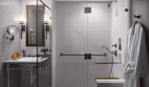Imagen de la habitación del Hotel Plaza La Reina. Foto 6