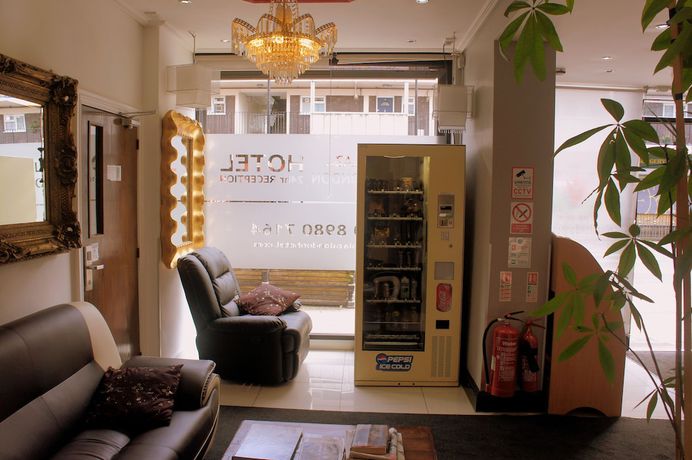 Imagen de los interiores del Hotel Plaza London. Foto 19