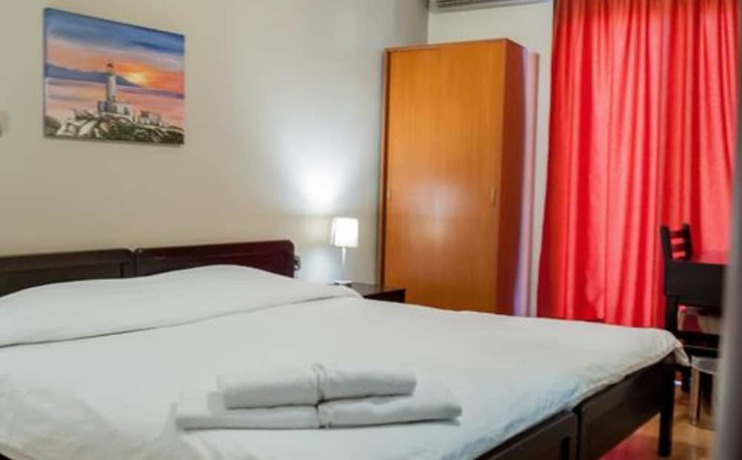 Imagen de la habitación del Hotel Plaza, Loutraki. Foto 5