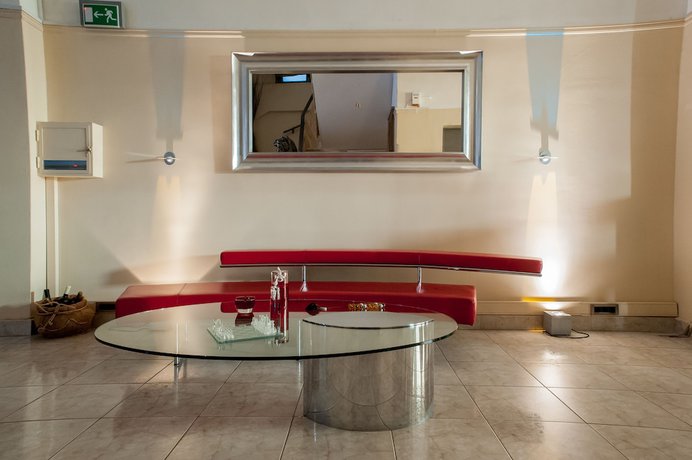 Imagen del bar/restaurante del Hotel Plaza, Loutraki. Foto 2