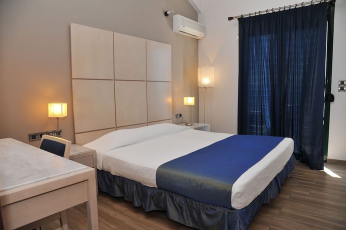 Imagen de la habitación del Hotel Plaza, Loutraki. Foto 8
