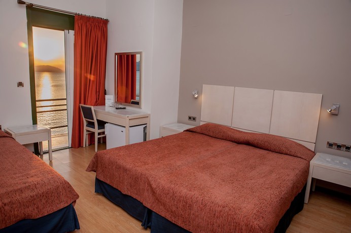 Imagen de la habitación del Hotel Plaza, Loutraki. Foto 11
