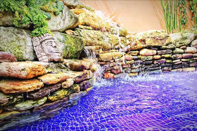 Imagen de la piscina del Hotel Plaza Magdalena. Foto 17