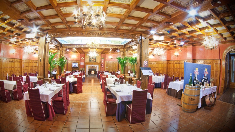 Imagen del bar/restaurante del Hotel Plaza Manjon. Foto 3