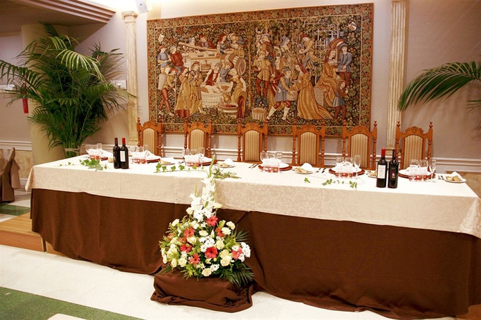 Imagen del bar/restaurante del Hotel Plaza Manjon. Foto 4