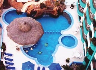 Imagen de la piscina del Hotel Plaza Marina Mazatl&aacute;n. Foto 7