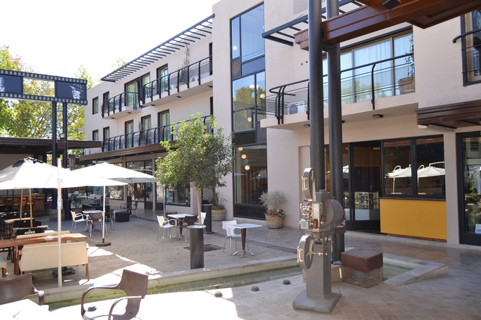 Imagen de los exteriores del Hotel Plaza Paradiso Petit. Foto 5