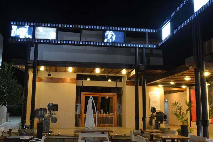 Imagen de los exteriores del Hotel Plaza Paradiso Petit. Foto 6