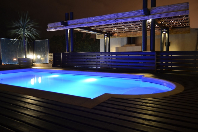 Imagen de la piscina del Hotel Plaza Paradiso by Camberland. Foto 10