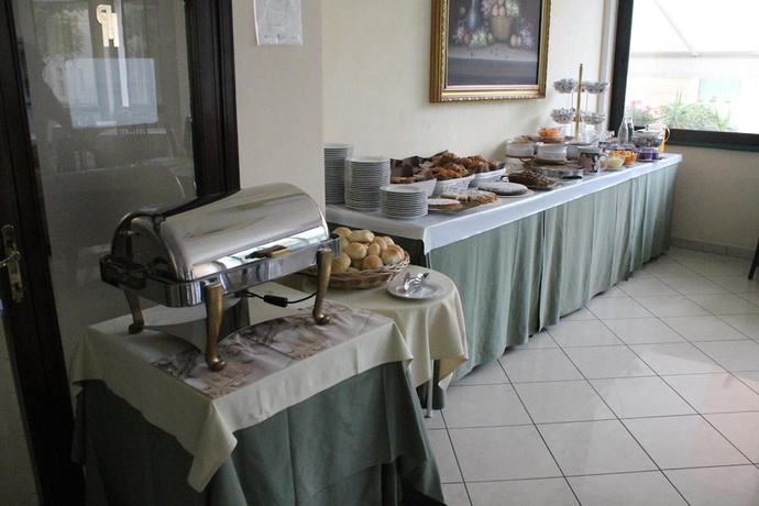 Imagen del bar/restaurante del Hotel Plaza, Pesaro. Foto 8