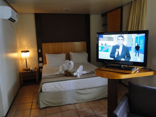 Imagen de la habitación del Hotel Plaza Praia Suites. Foto 2