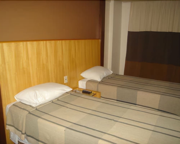 Imagen de la habitación del Hotel Plaza Praia Suites. Foto 10