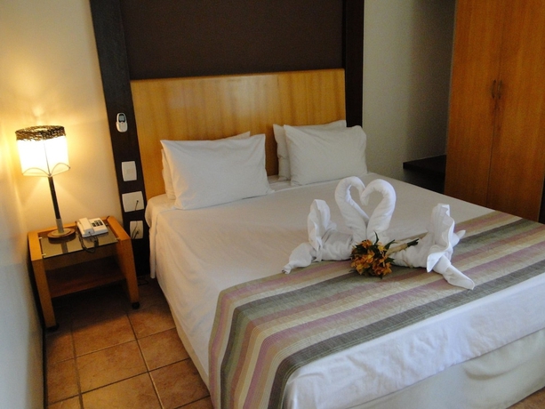 Imagen de la habitación del Hotel Plaza Praia Suites. Foto 13