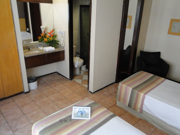Imagen de la habitación del Hotel Plaza Praia Suites. Foto 14