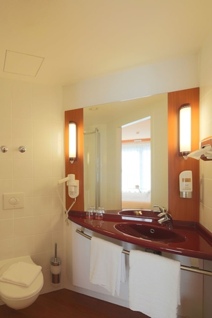 Imagen de la habitación del Hotel Plaza Premium Karlsruhe. Foto 10