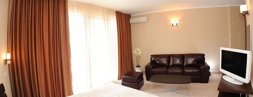 Imagen de la habitación del Hotel Plaza, Ravda. Foto 3