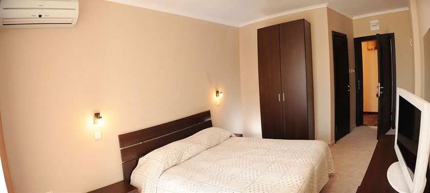 Imagen de la habitación del Hotel Plaza, Ravda. Foto 5