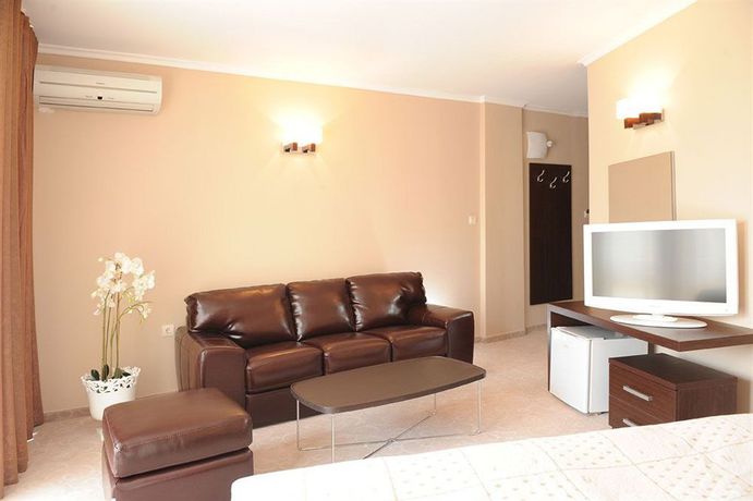 Imagen de los interiores del Hotel Plaza, Ravda. Foto 10